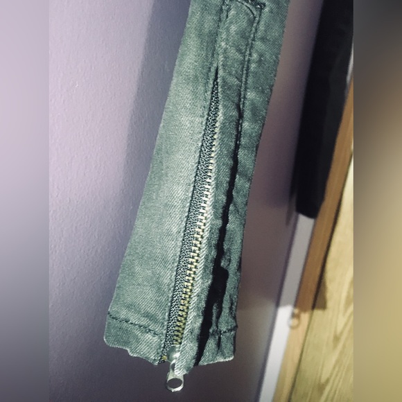 GUESS Jeans - Picture 5 of 6